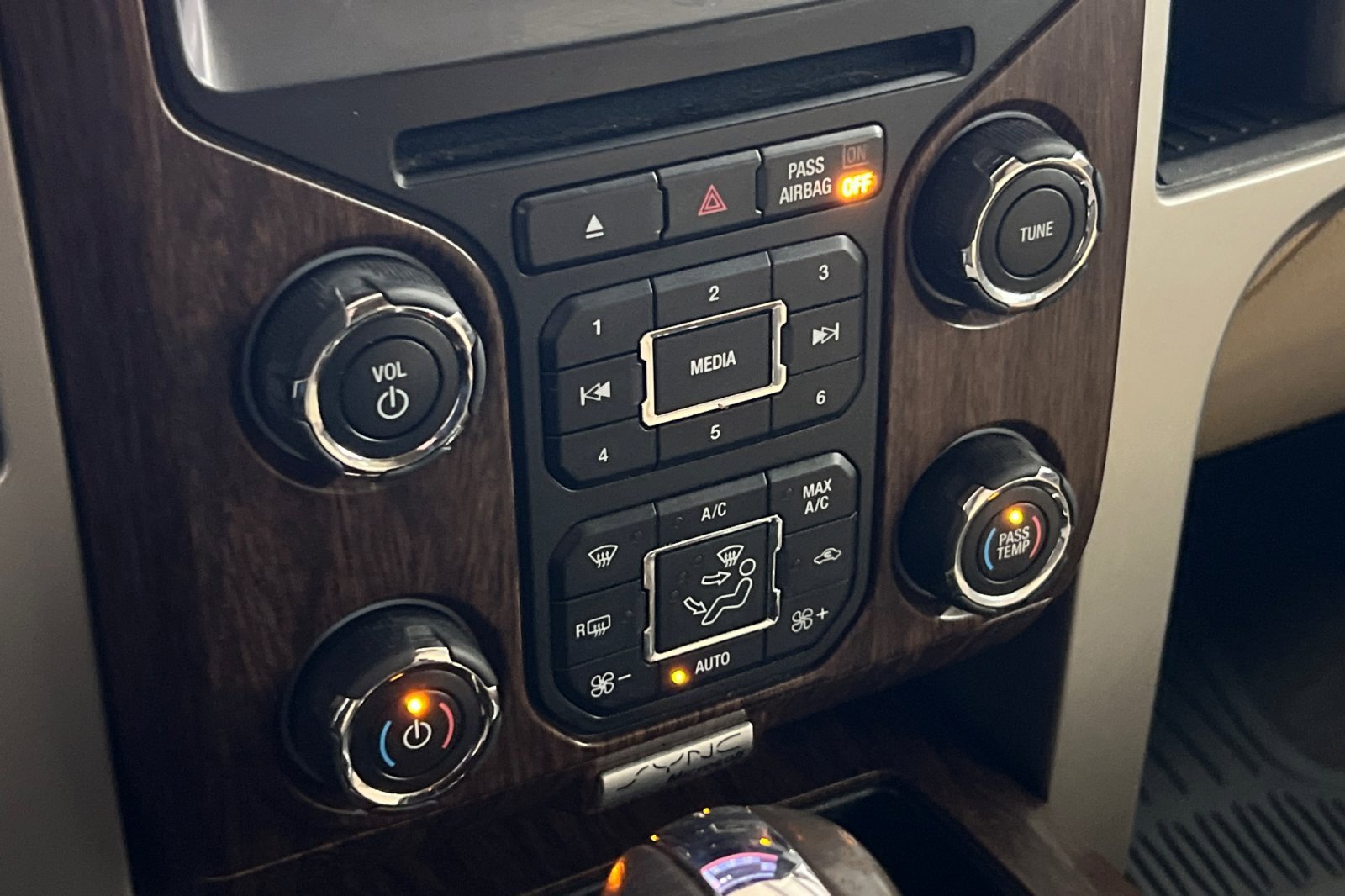 Used 2013 Ford F150 Lariat w/ Mid Equipment Group image 17