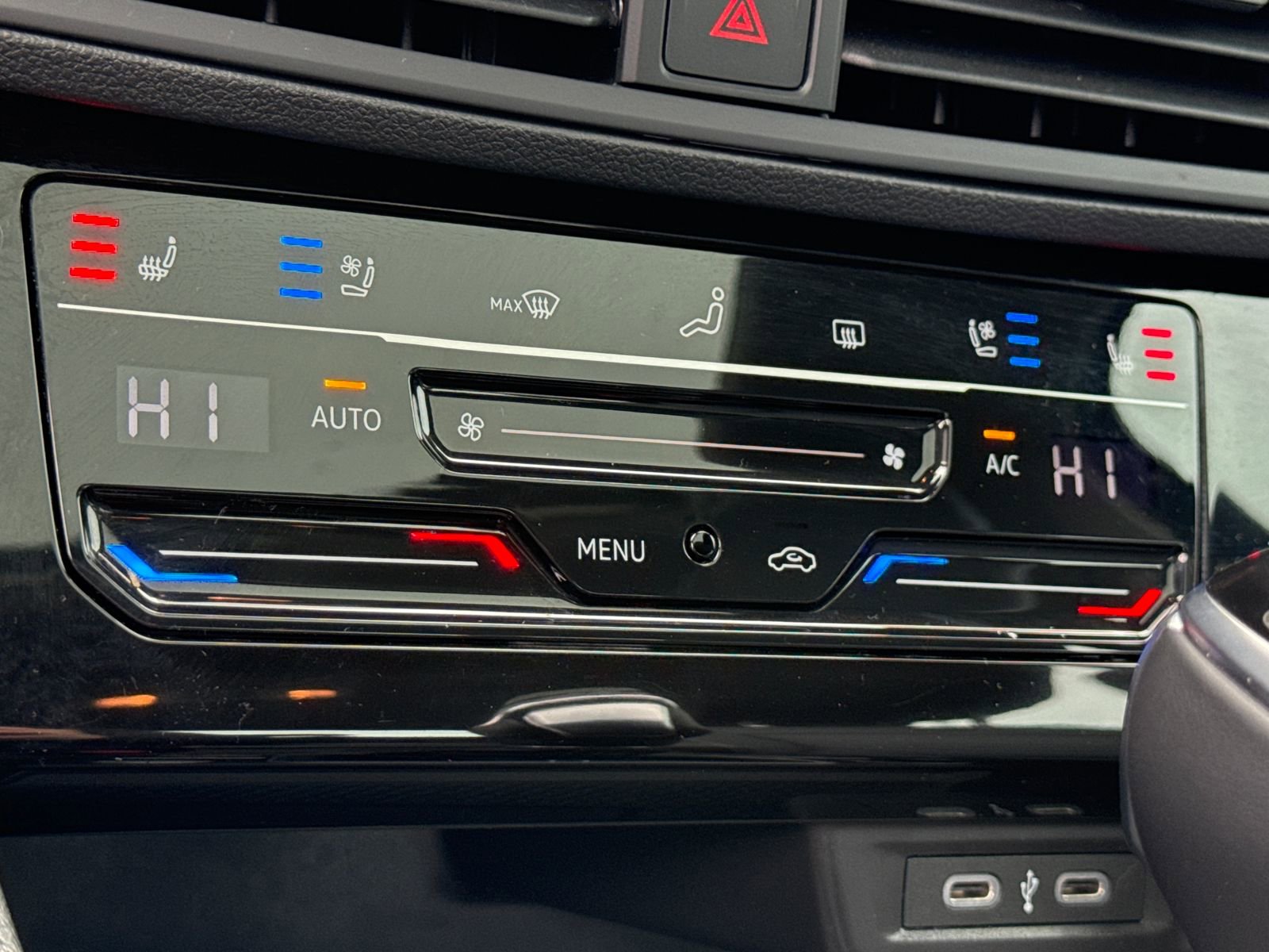 Certified 2025 Volkswagen Jetta SEL image 26