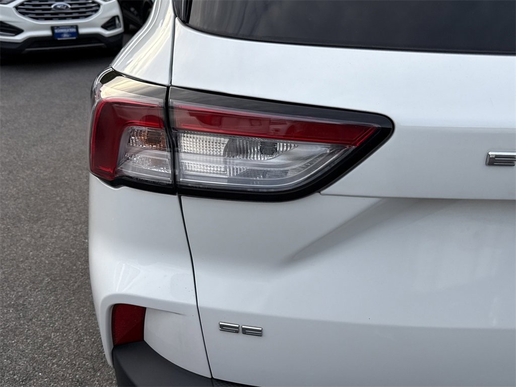 Used 2022 Ford Escape SE w/ SE Sport Appearance Package image 35