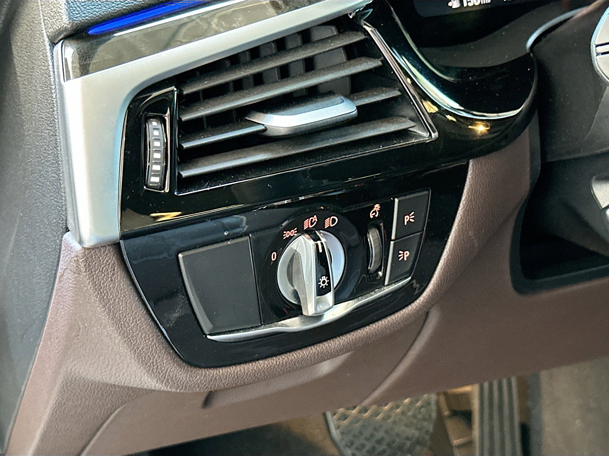 Certified 2023 BMW 540i w/ Premium Package image 9