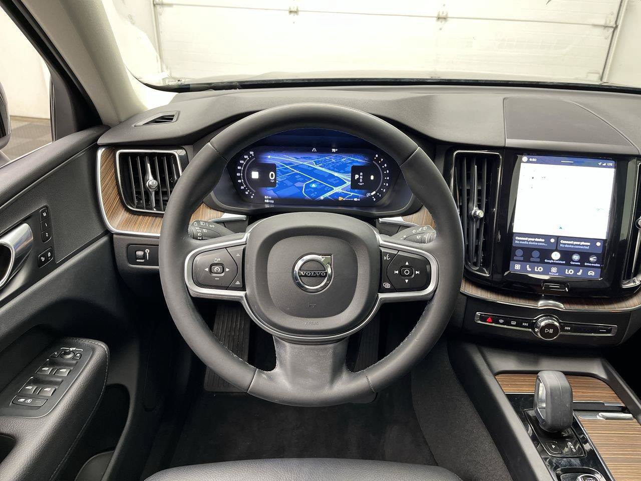 Used 2022 Volvo XC60 B5 Momentum AWD/4WD image 14