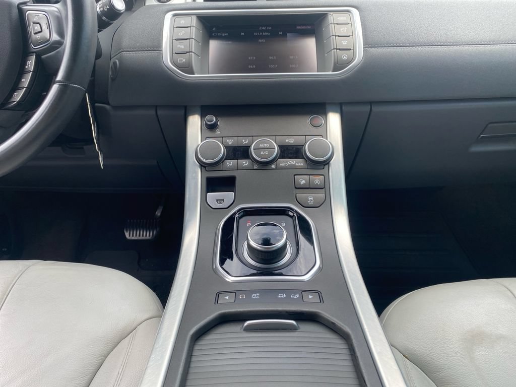 Used 2017 Land Rover Range Rover Evoque SE AWD/4WD image 11