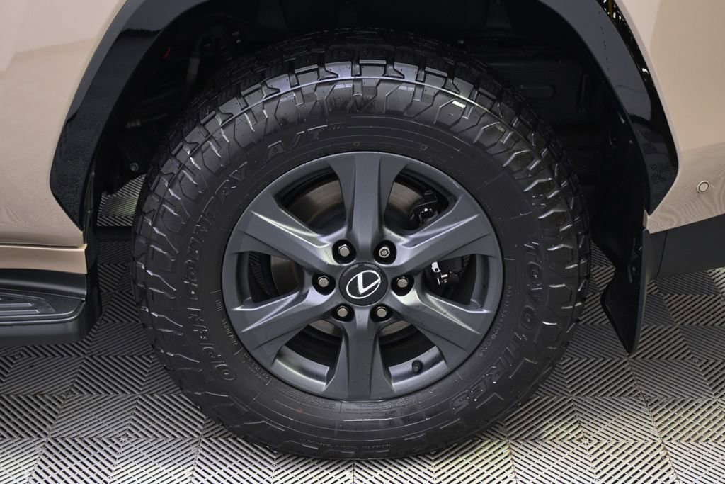 Used 2025 Lexus LX 700h Overtrail w/ Accessory Package (Z1) AWD/4WD image 20