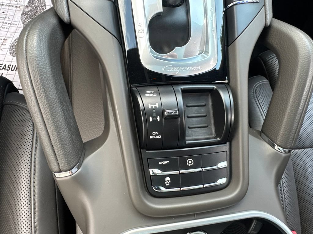 Used 2017 Porsche Cayenne Platinum Edition AWD/4WD image 45