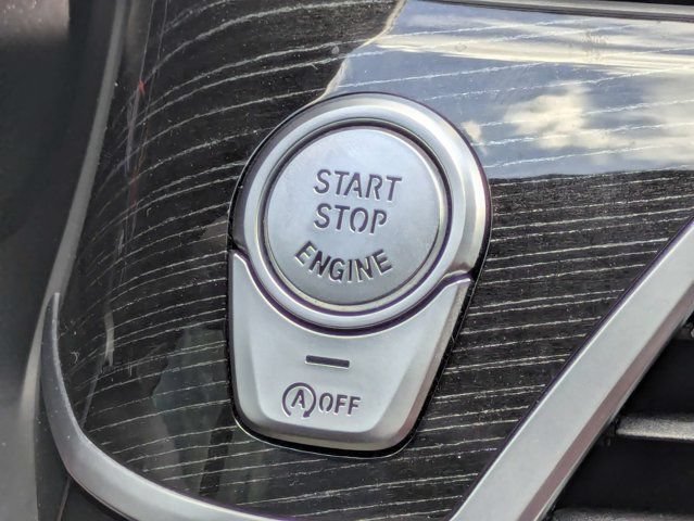 Used 2022 BMW 740i w/ M Sport Package RWD image 29