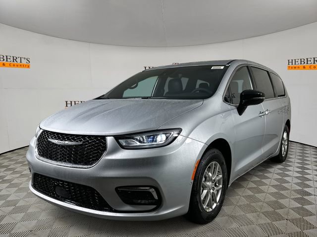 New 2026 Chrysler Pacifica Select