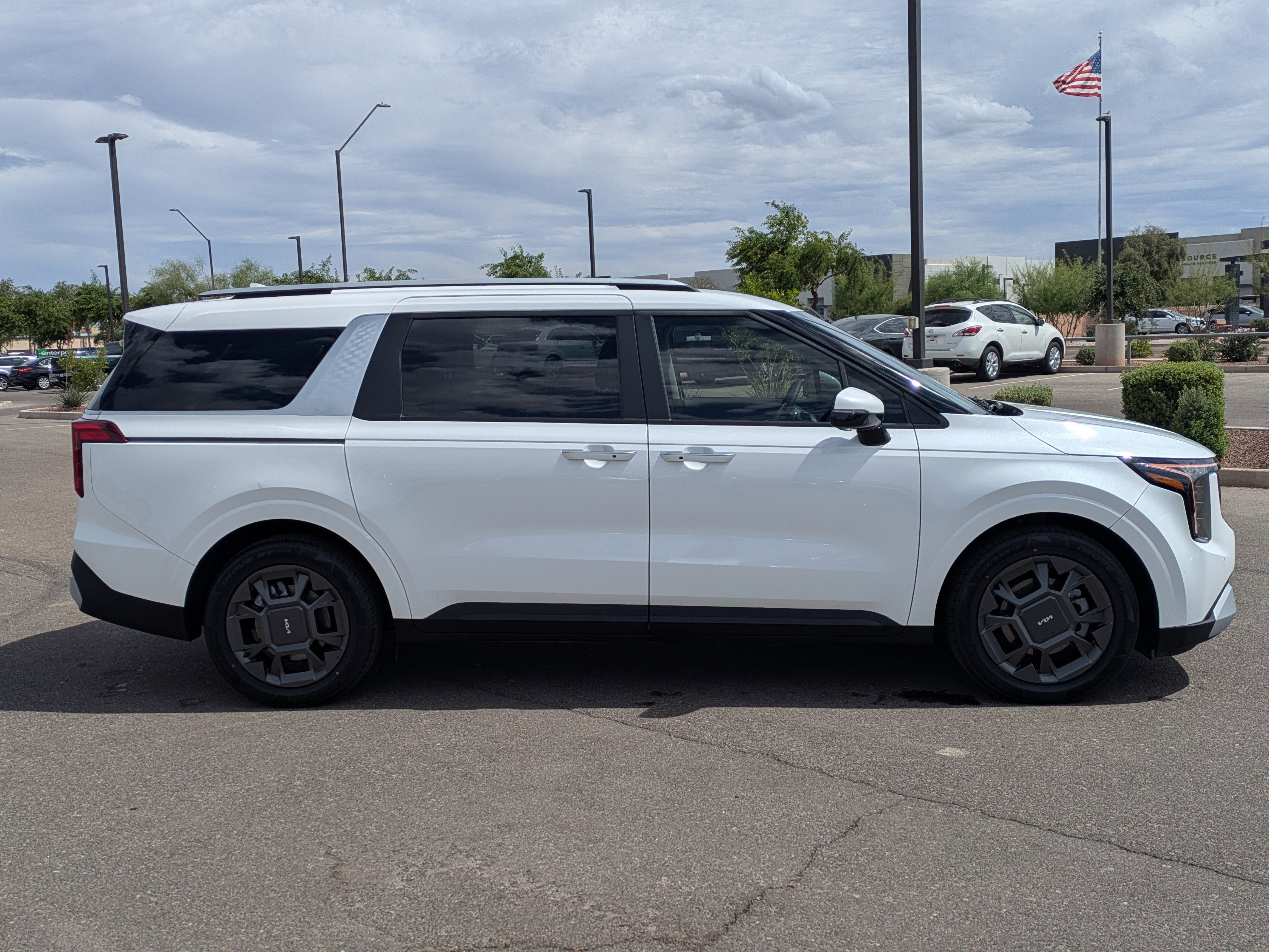 Certified 2025 Kia Carnival EX image 6