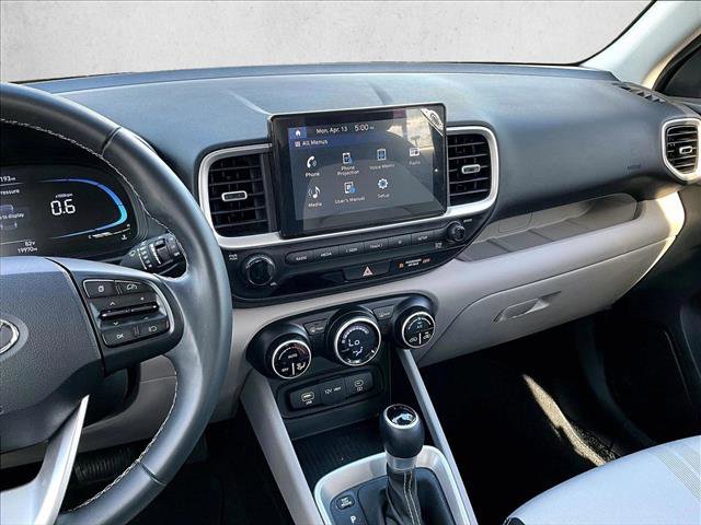 Used 2024 Hyundai Venue SEL FWD image 8