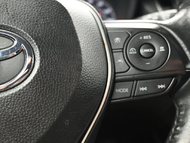 Used 2024 Toyota Corolla Cross LE FWD image 22