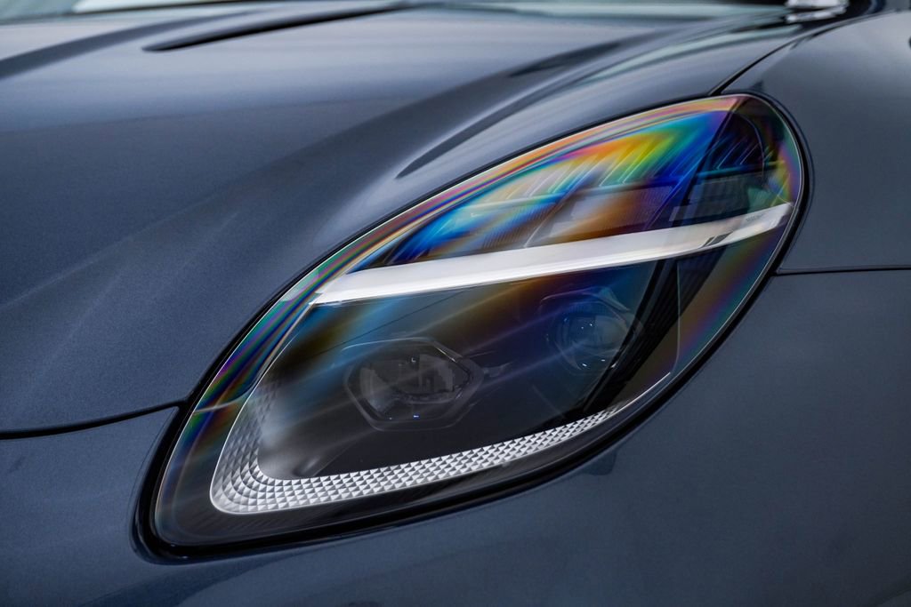 Used 2026 Aston Martin V8 Vantage Roadster RWD image 6