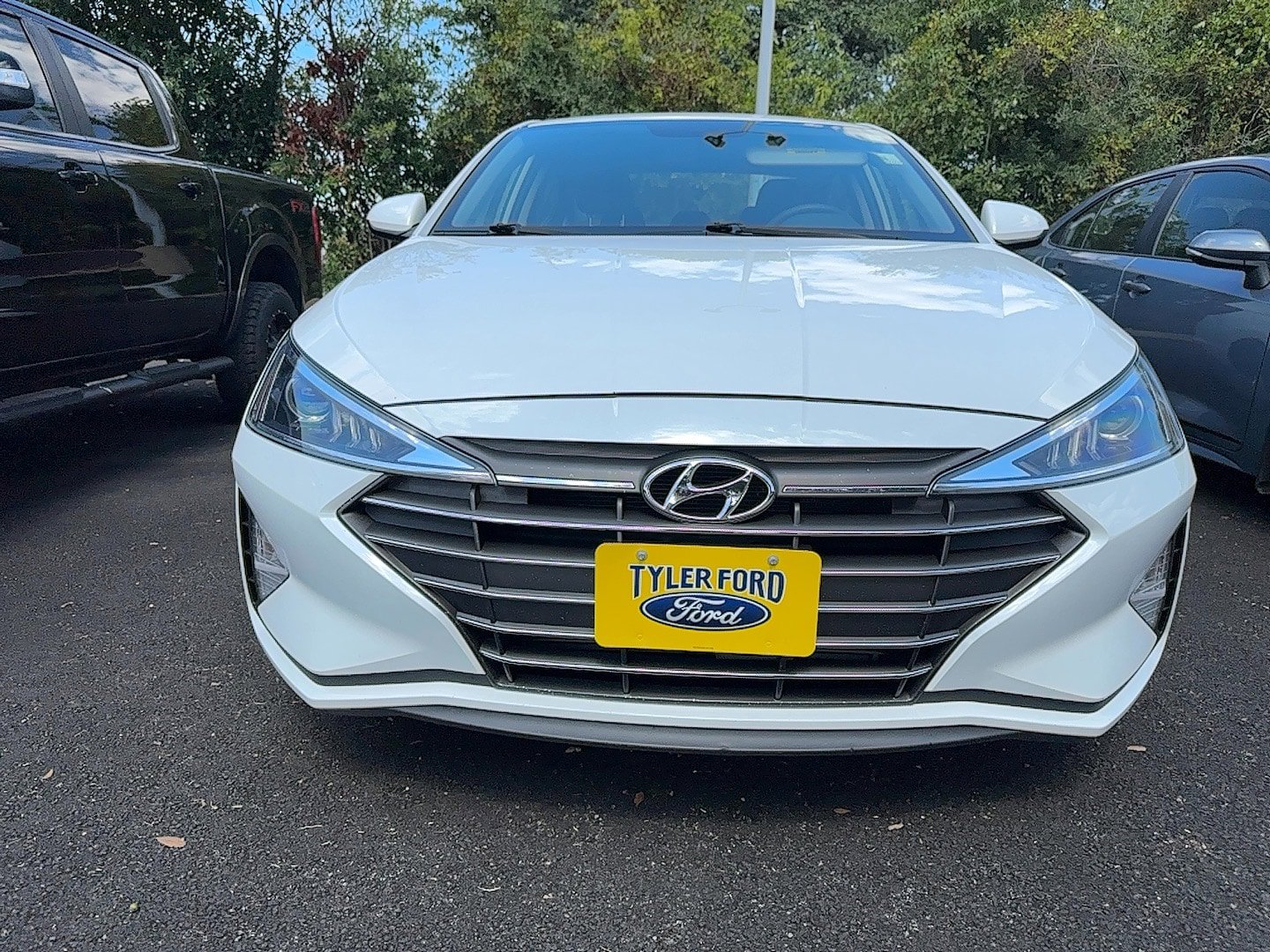 Used 2019 Hyundai Elantra SE w/ Cargo Package FWD image 3