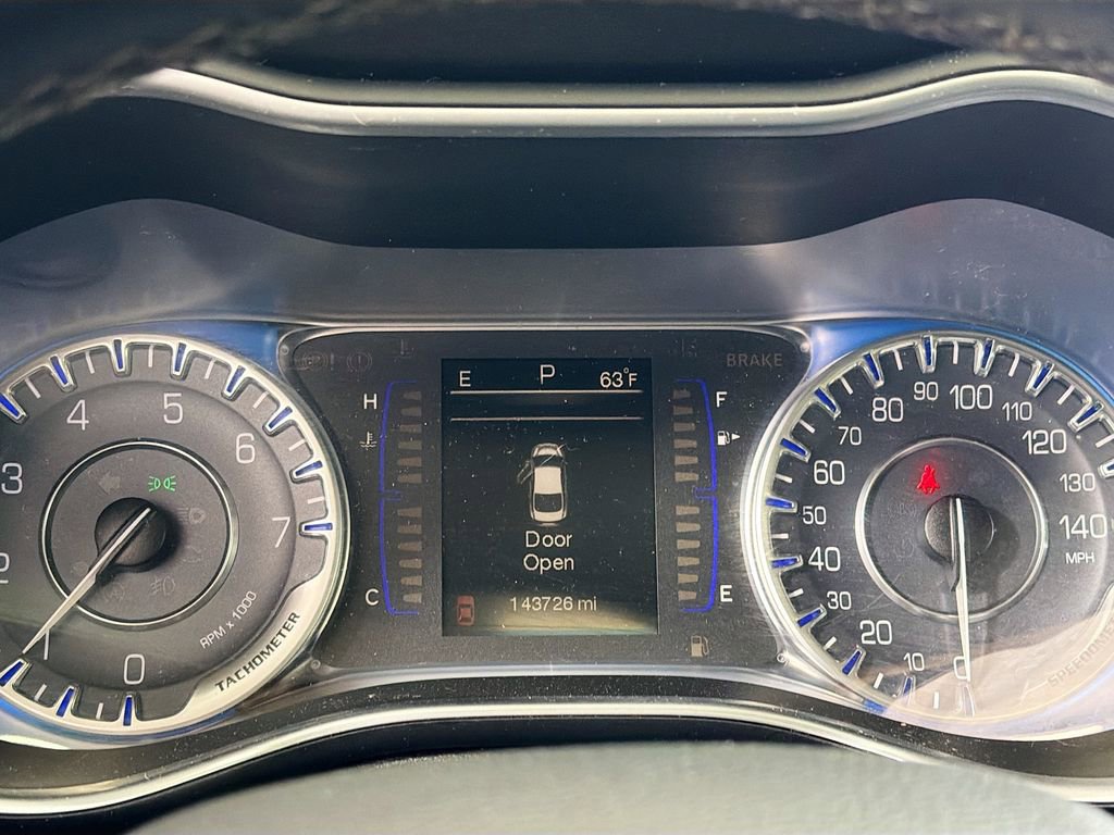 Used 2015 Chrysler 200 Limited w/ Convenience Group image 14
