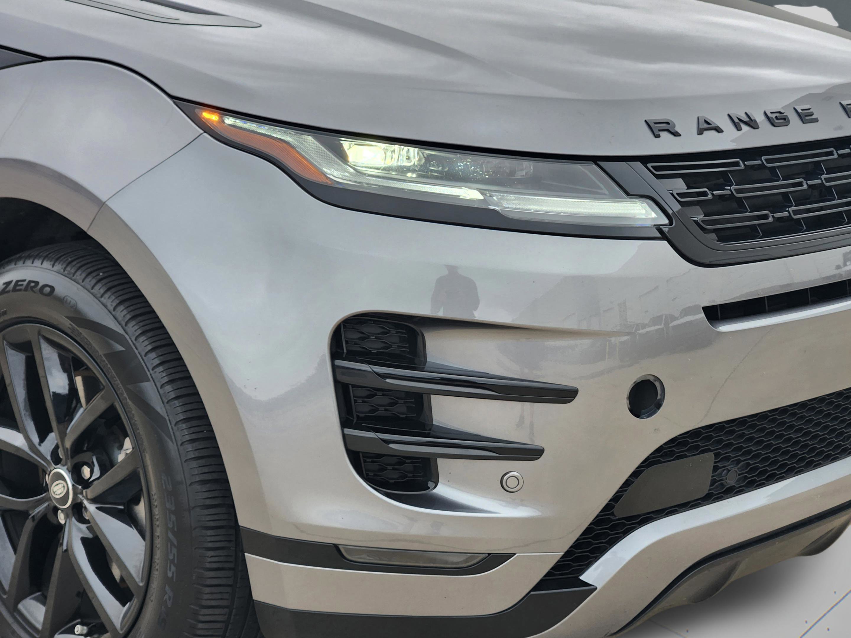 Certified 2025 Land Rover Range Rover Evoque Dynamic SE AWD/4WD image 29