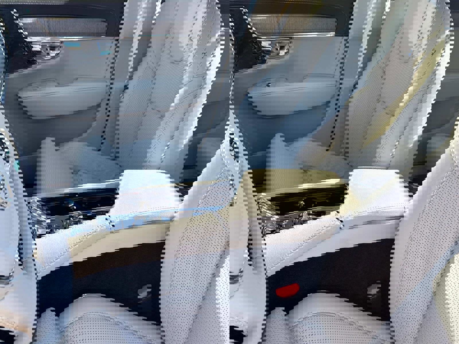 Certified 2024 Volvo S90 B6 Ultimate w/ Protection Package Premier image 19