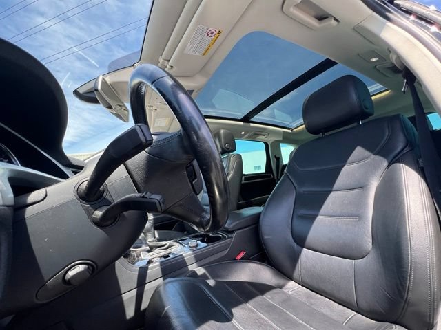 Used 2015 Volkswagen Touareg Sport AWD/4WD image 12