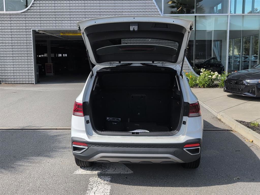 Used 2022 Volkswagen Taos SE FWD image 15