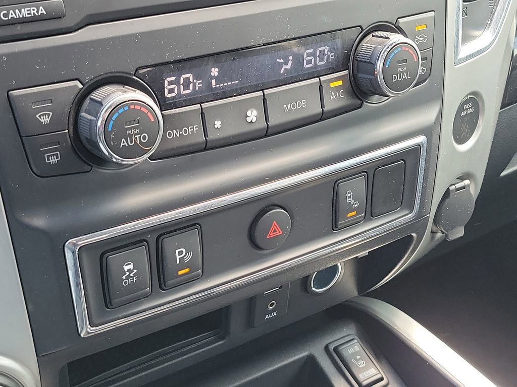 Used 2018 Nissan Titan SV w/ SV Convenience Package AWD/4WD image 30