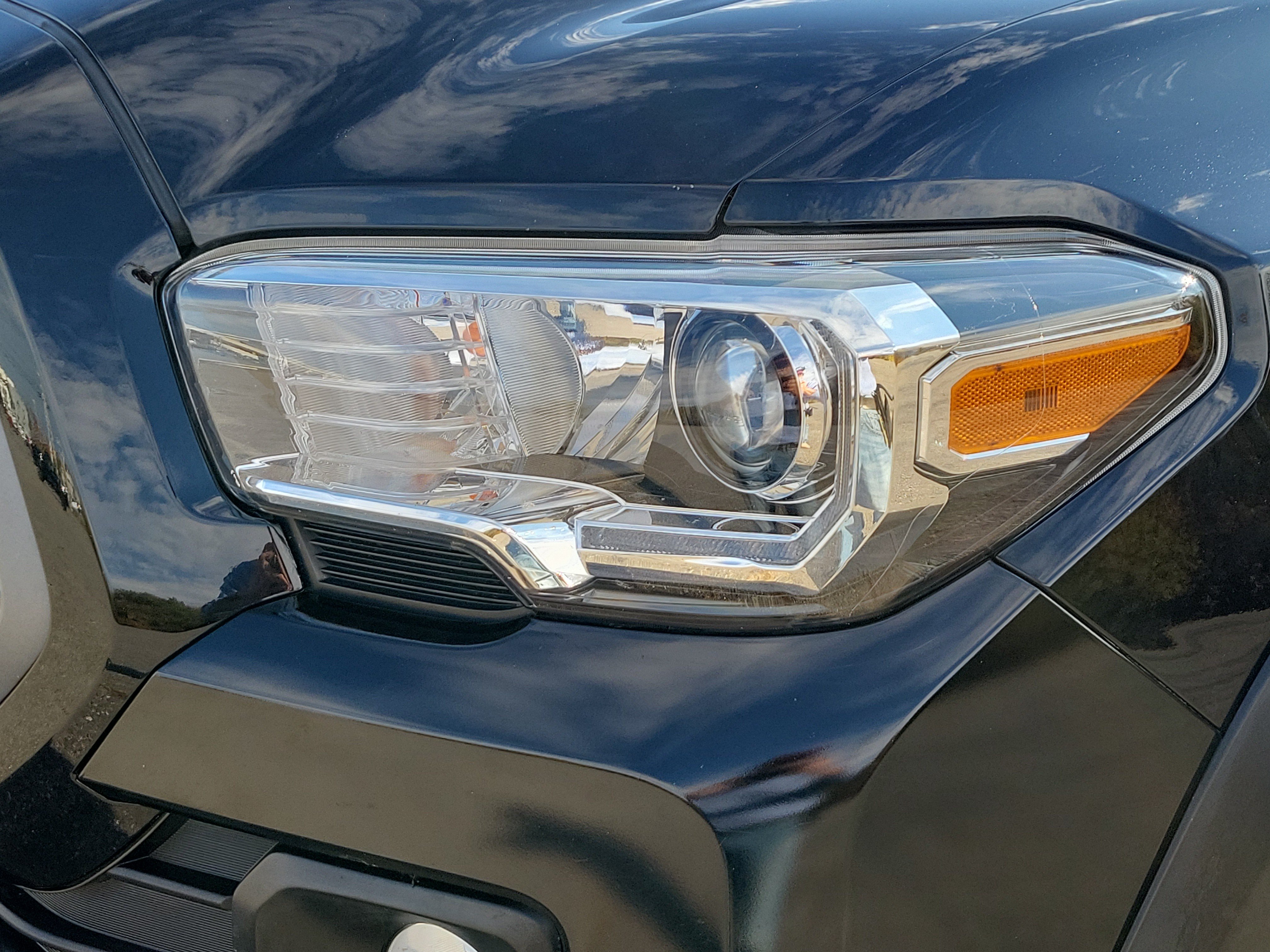 Used 2020 Toyota Tacoma TRD Off-Road w/ Technology Package AWD/4WD image 9
