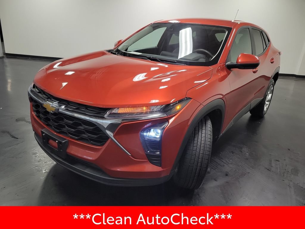 Used 2024 Chevrolet Trax LS w/ LS Convenience Package FWD image 4