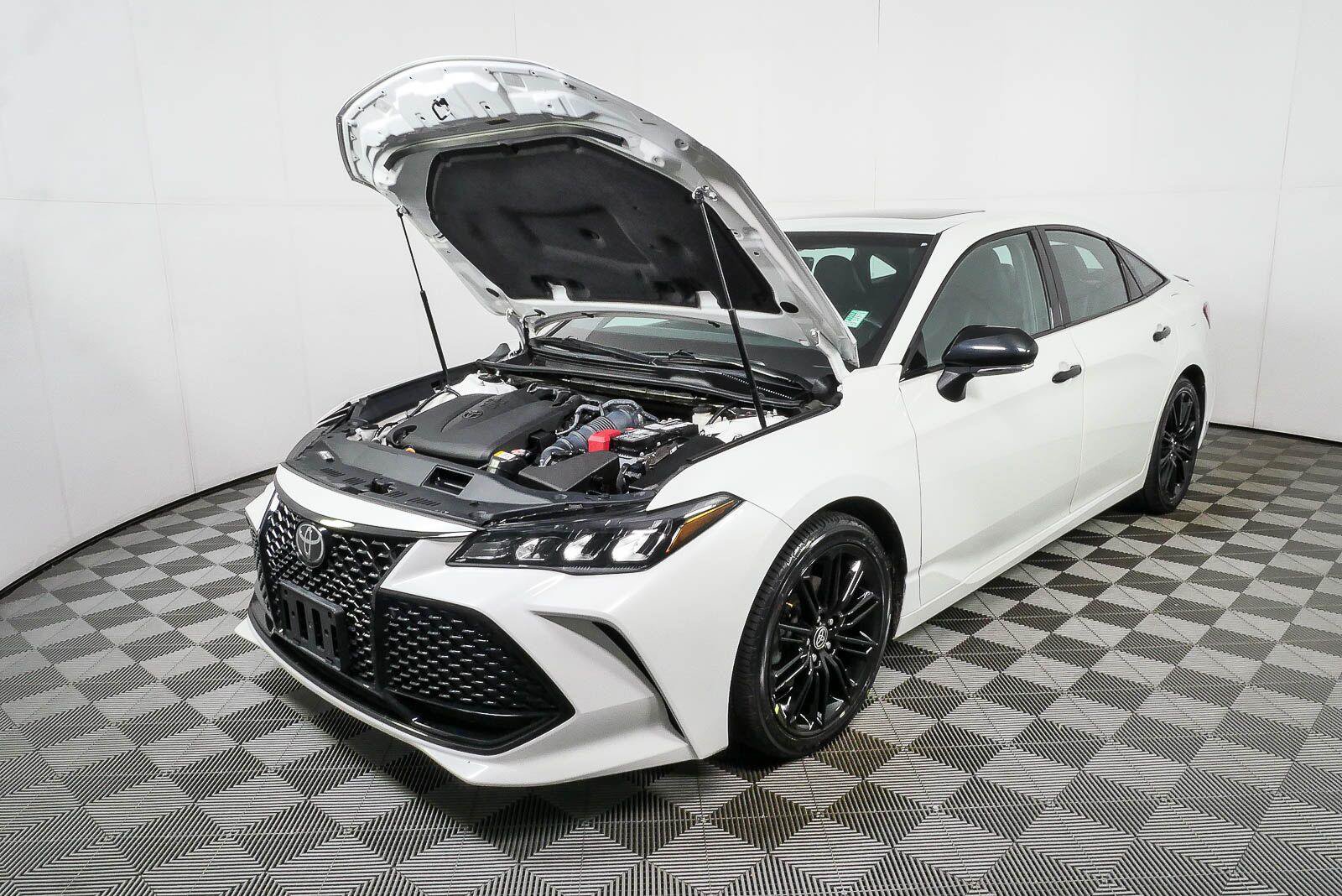 Used 2021 Toyota Avalon XSE FWD image 32