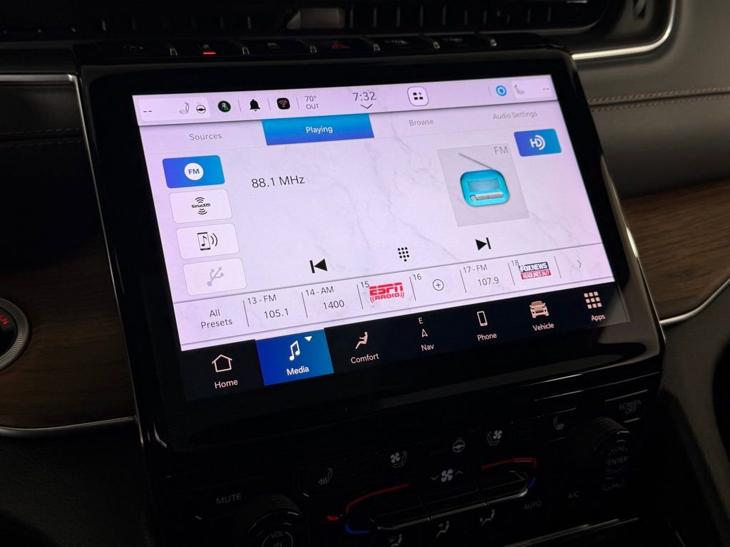 Used 2023 Jeep Grand Cherokee L Summit w/ Luxury Tech Group V image 19