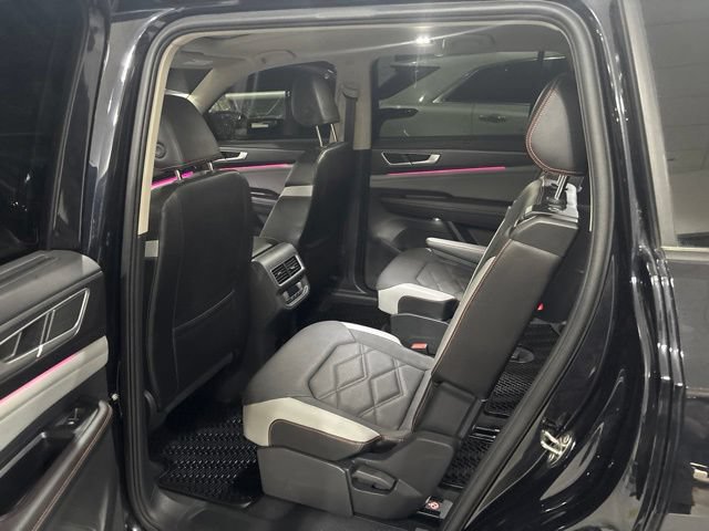 Used 2024 Volkswagen Atlas Peak Edition SEL AWD/4WD image 17