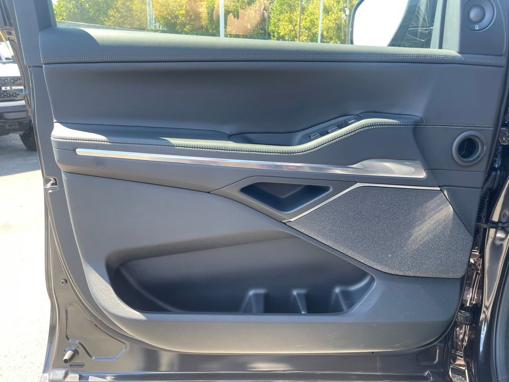 New 2025 Lincoln Navigator L Reserve w/ Jet Appearance Package image 14