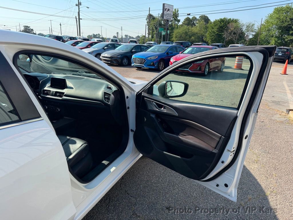 Used 2018 MAZDA MAZDA3 Touring FWD image 12