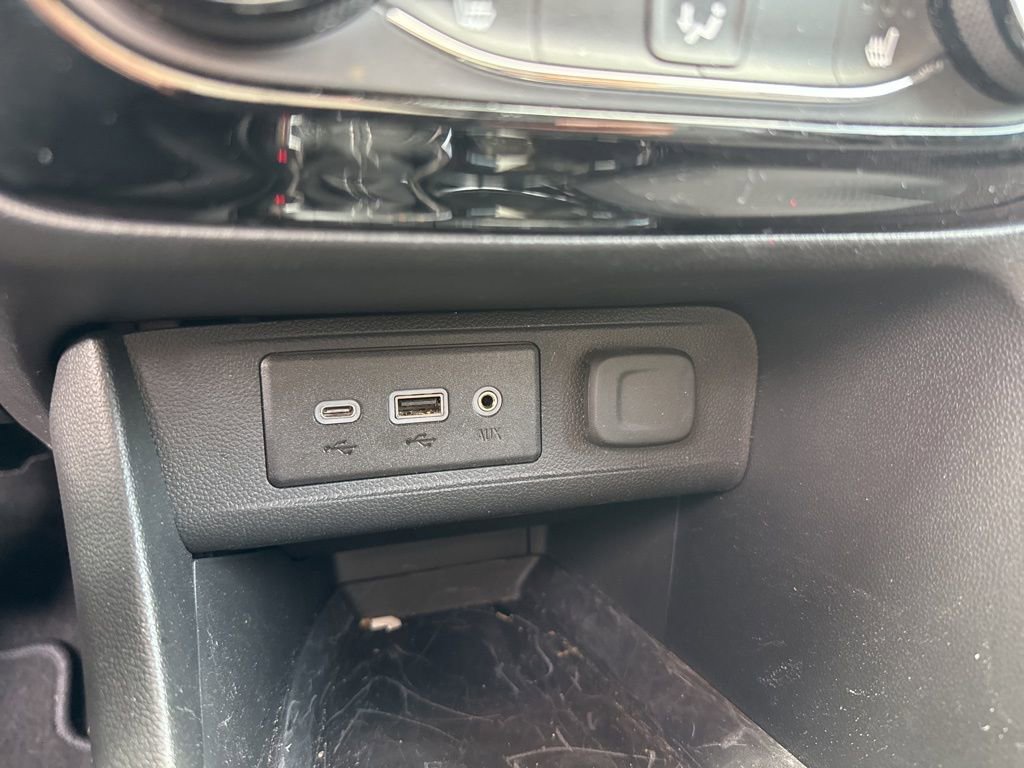 Used 2023 Buick Encore GX Select w/ Sport Touring Package image 18