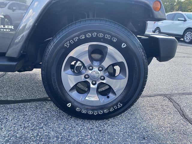 Used 2017 Jeep Wrangler Unlimited Sahara w/ Connectivity Group AWD/4WD image 38