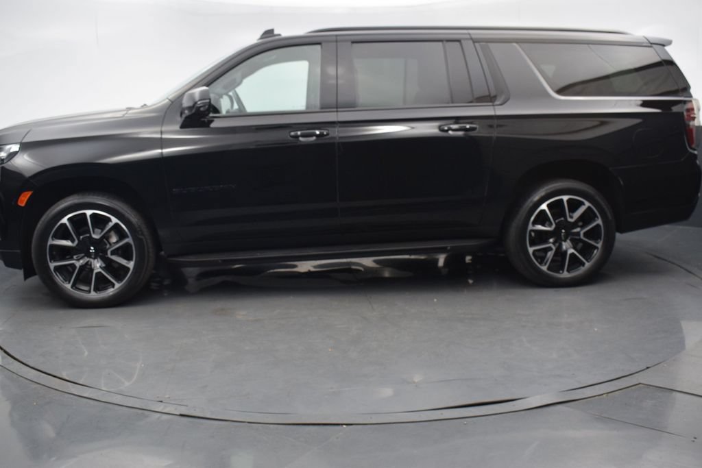 Used 2023 Chevrolet Suburban RST w/ Luxury Package AWD/4WD image 2