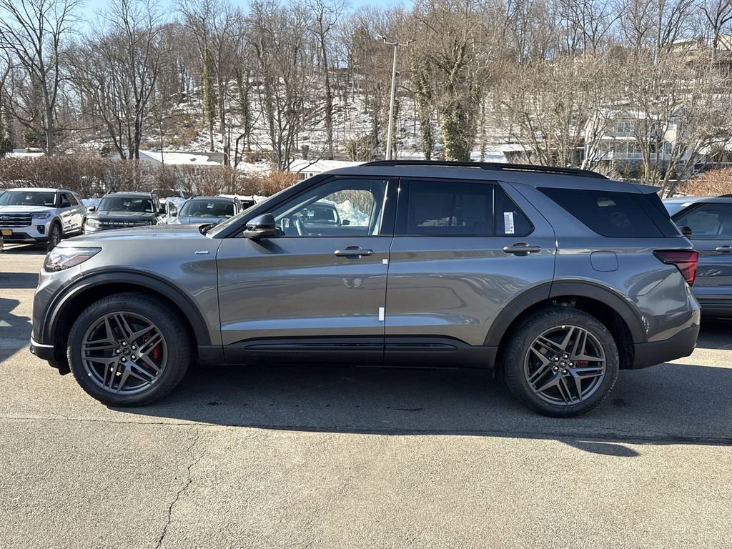 Used 2026 Ford Explorer ST-Line w/ ST-Line Street Pack image 4