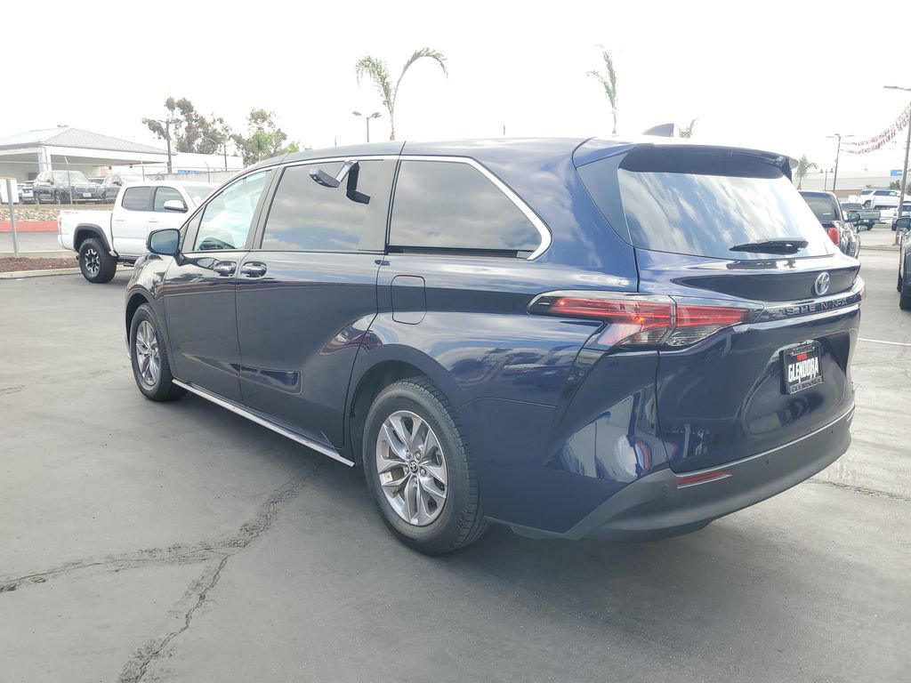 Used 2022 Toyota Sienna XLE image 5