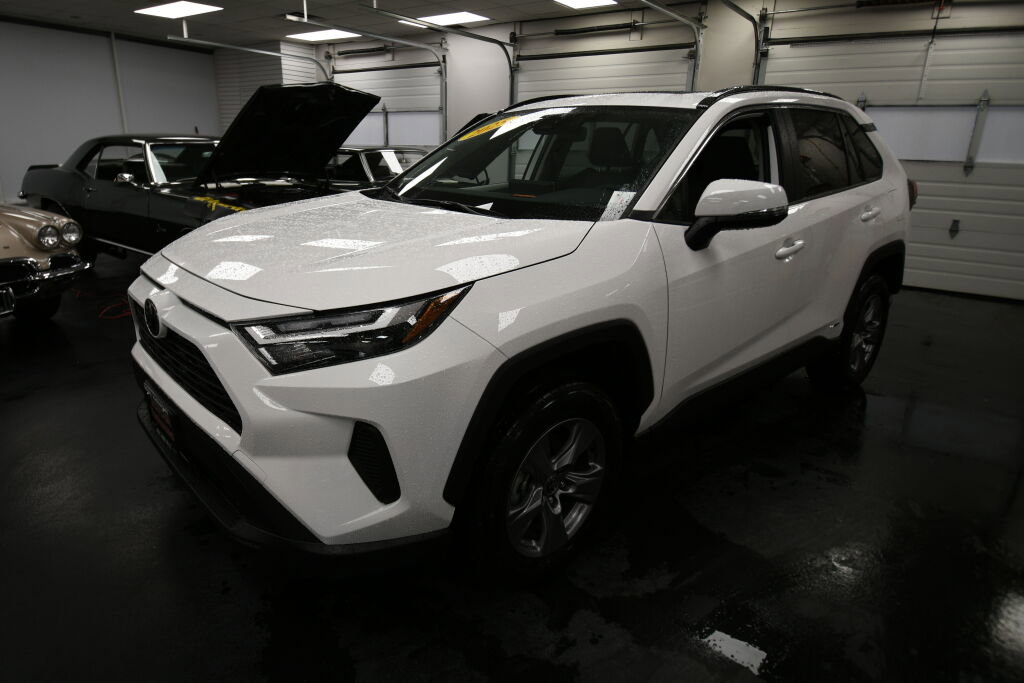 Used 2025 Toyota RAV4 XLE w/ Convenience Package image 3