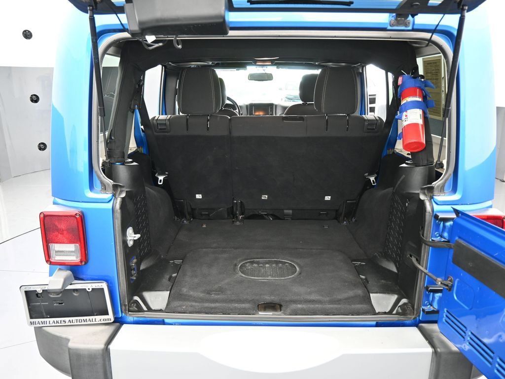 Used 2015 Jeep Wrangler Unlimited Sahara w/ Dual Top Group image 29