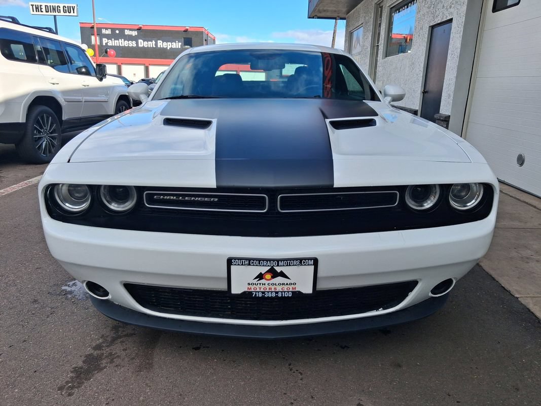 Used 2019 Dodge Challenger SXT RWD image 2