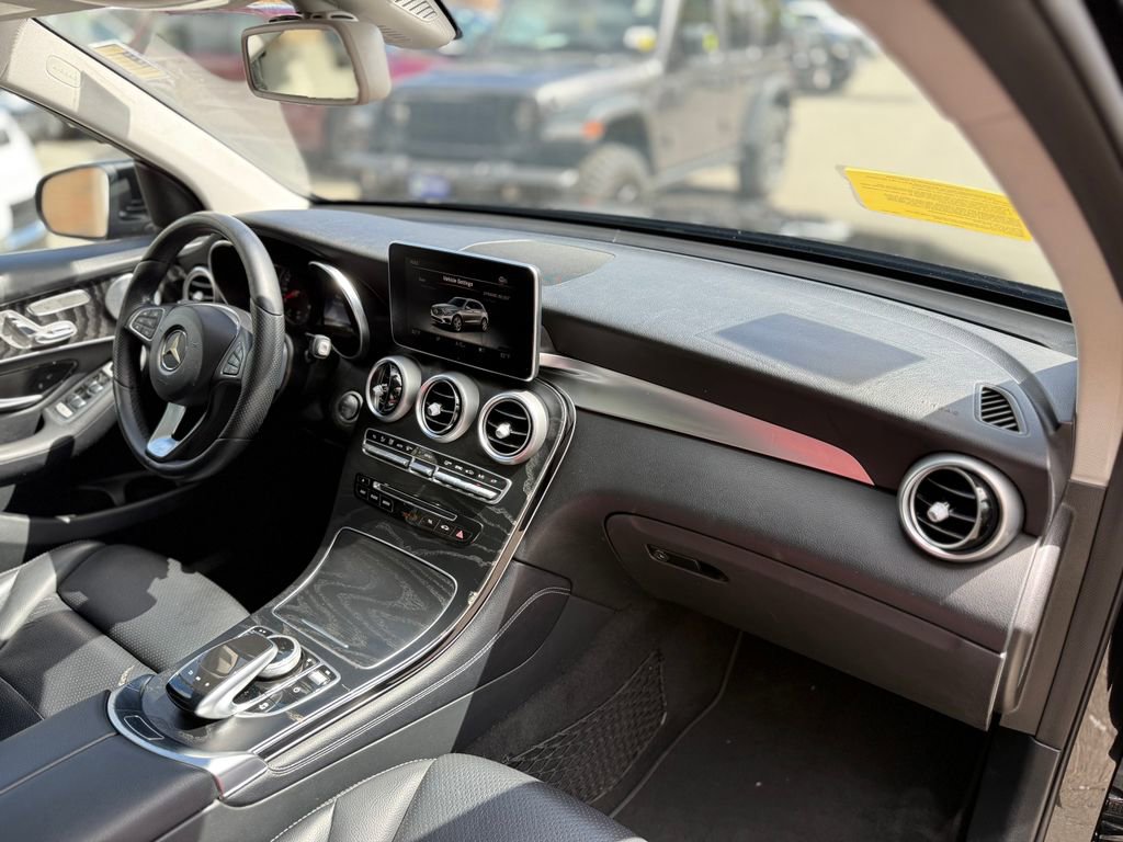Used 2017 Mercedes-Benz GLC 300 4MATIC image 17