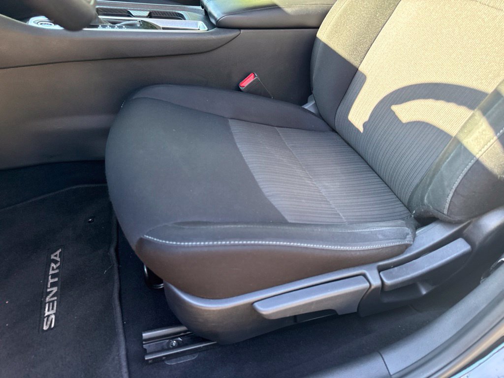 Used 2025 Nissan Sentra SV FWD image 19