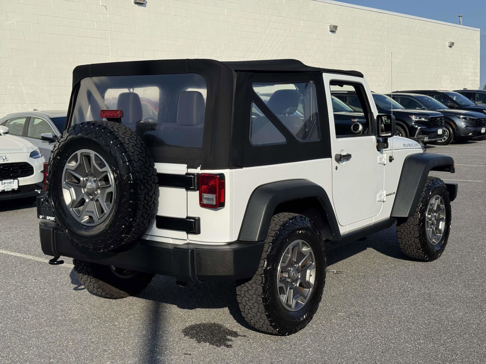 Used 2017 Jeep Wrangler Rubicon w/ Power Convenience Group image 22