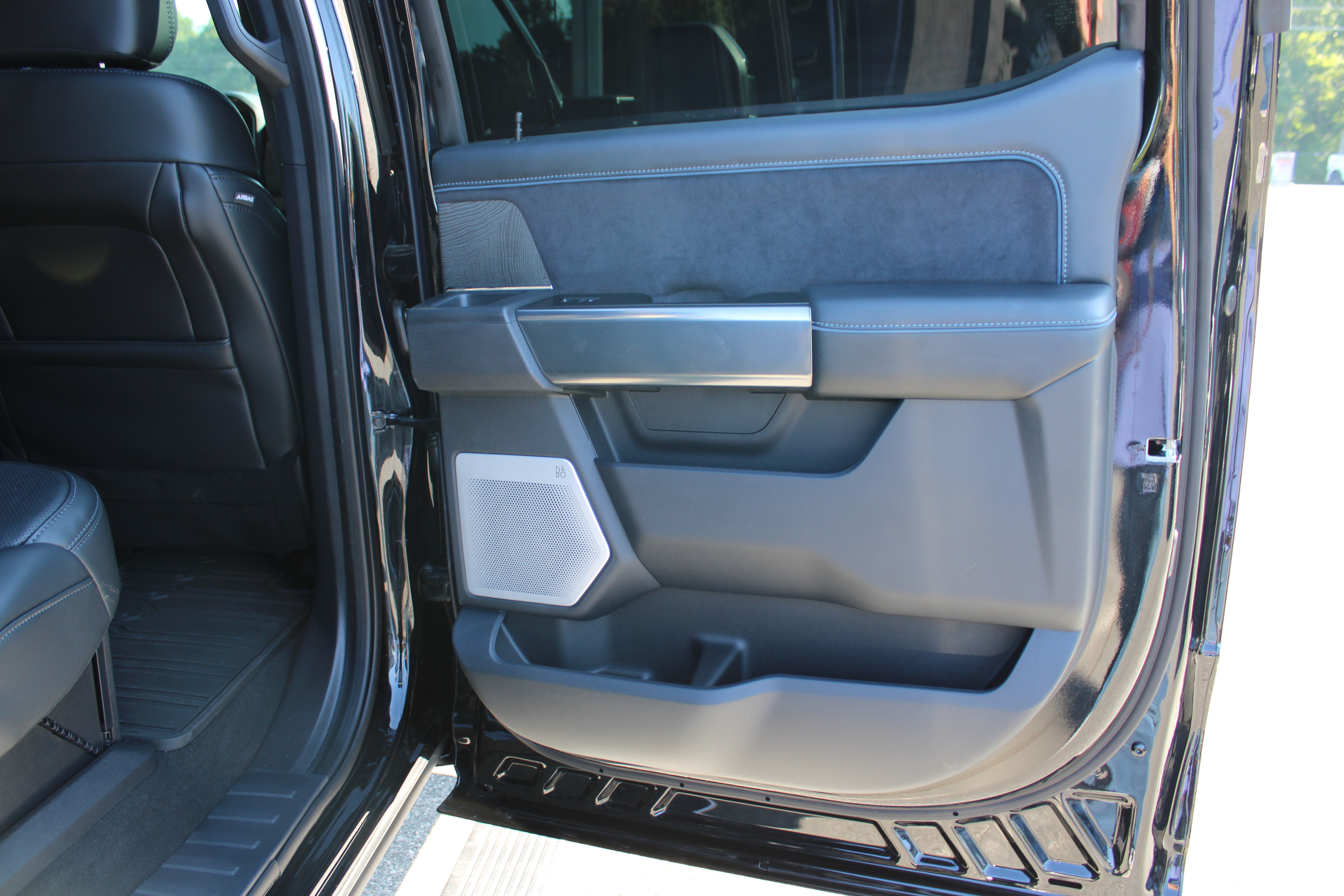 Used 2025 Ford F350 Platinum AWD/4WD image 14