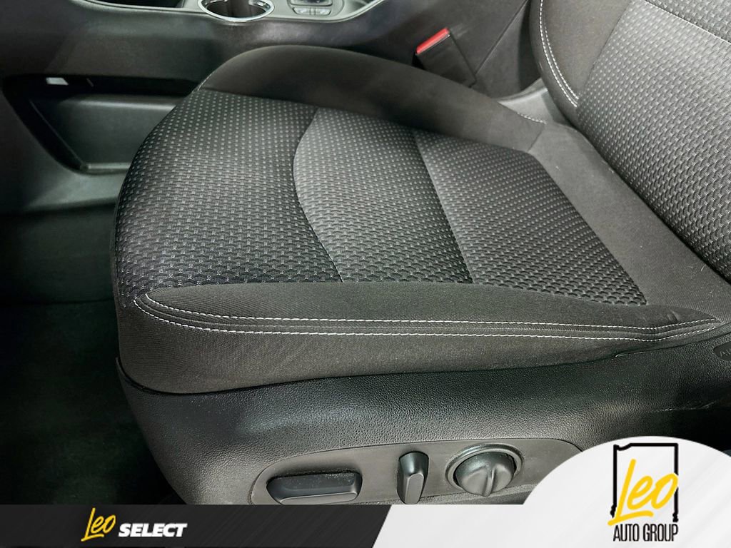 Used 2024 GMC Terrain SLE w/ Driver Convenience Package image 18