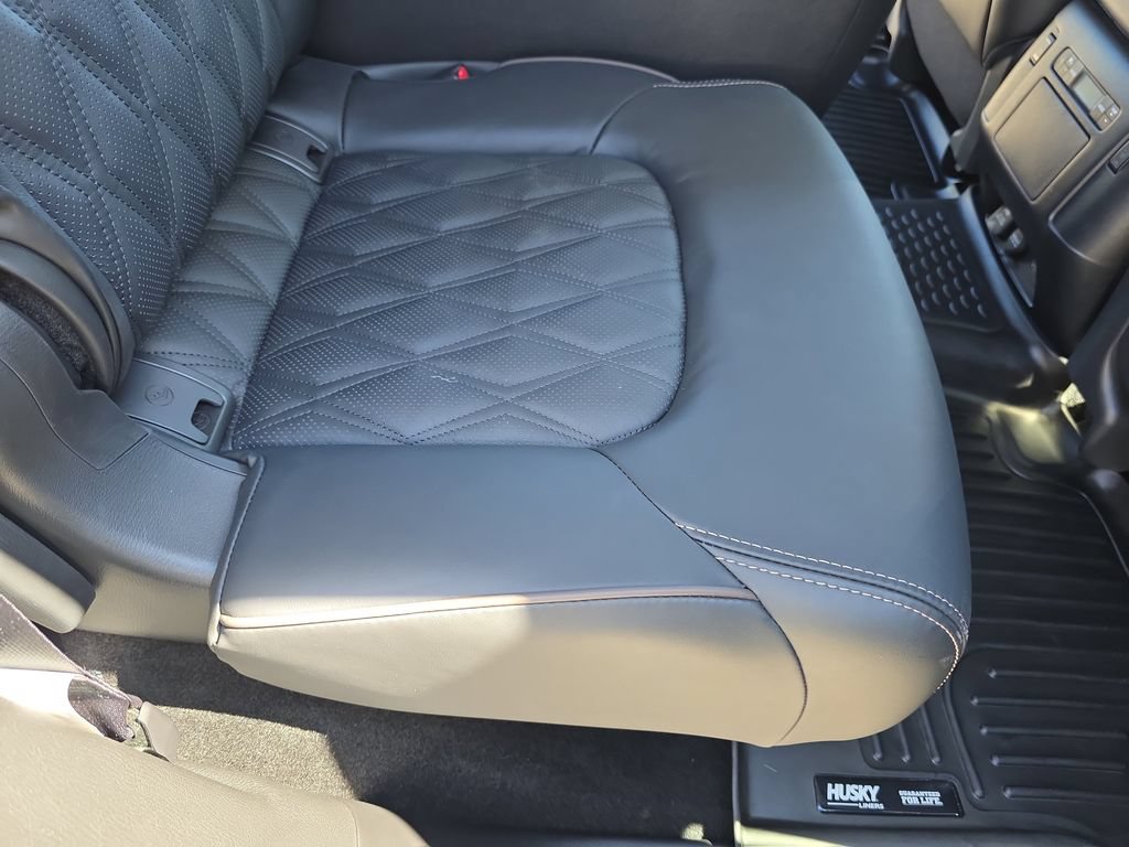 Used 2023 Nissan Armada Platinum w/ Captain's Chairs Package AWD/4WD image 15