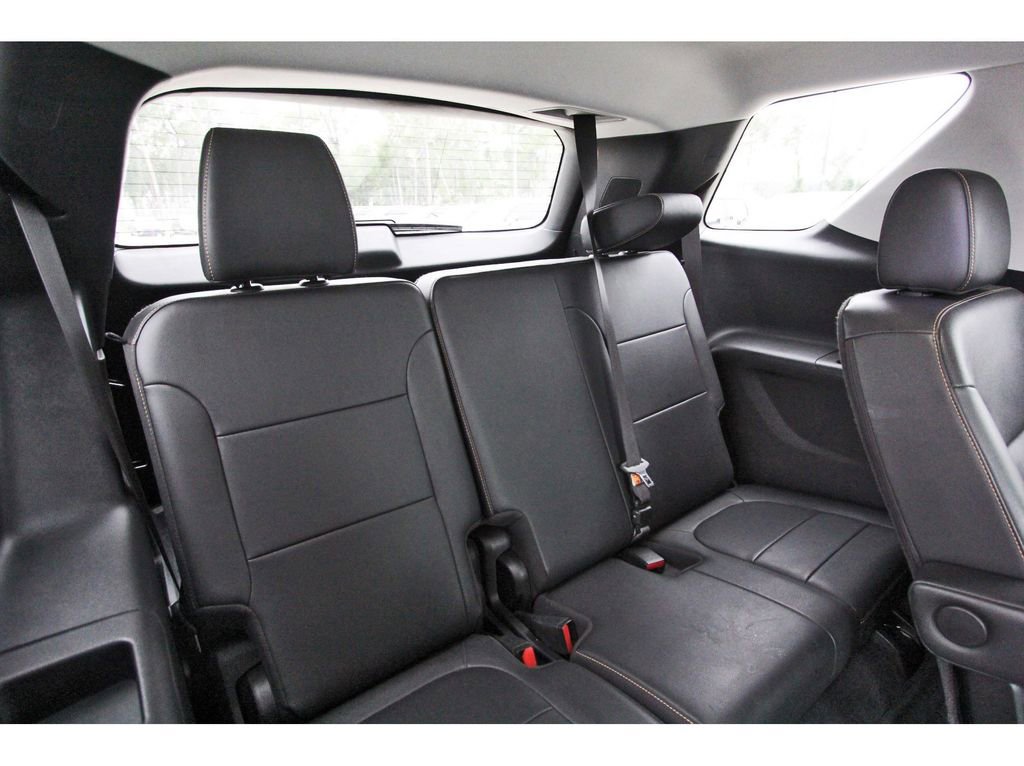 Used 2021 Chevrolet Traverse Premier w/ LPO, Blackout Package FWD image 11