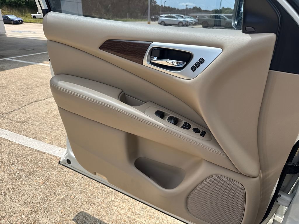 Used 2019 Nissan Pathfinder Platinum FWD image 21