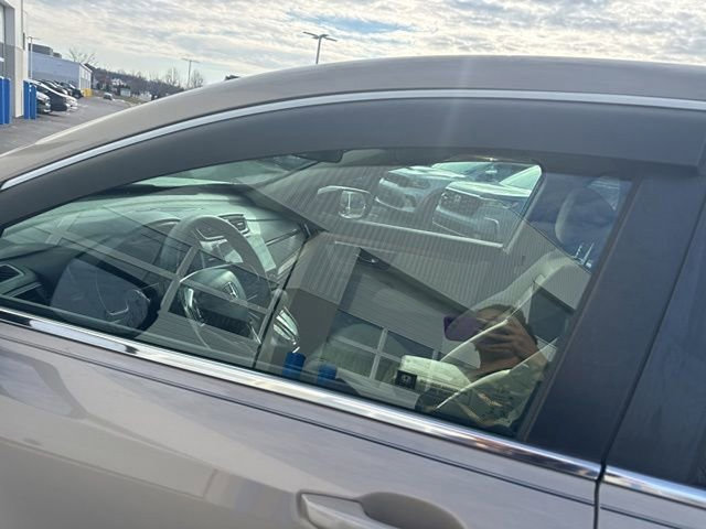 Used 2018 Honda CR-V EX image 9