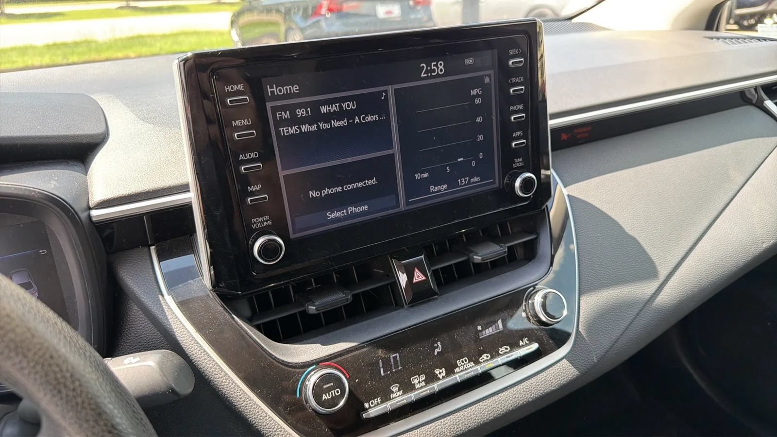 Used 2020 Toyota Corolla LE FWD image 11