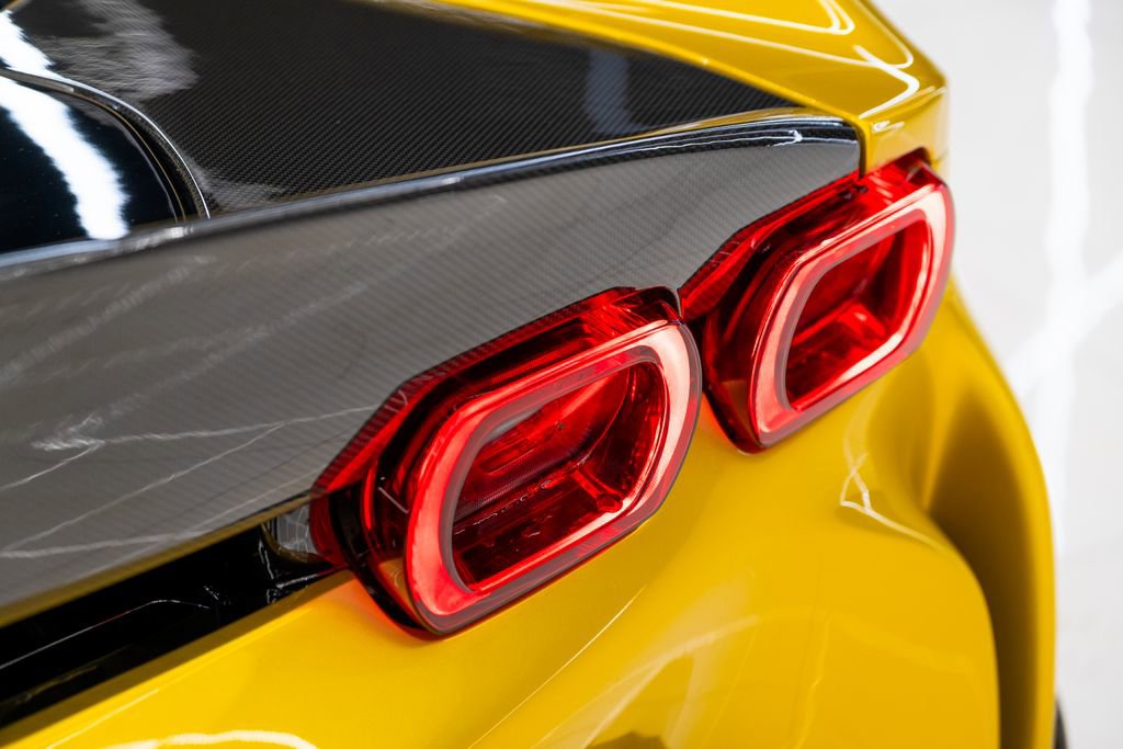 Used 2022 Ferrari SF90 Spider image 30