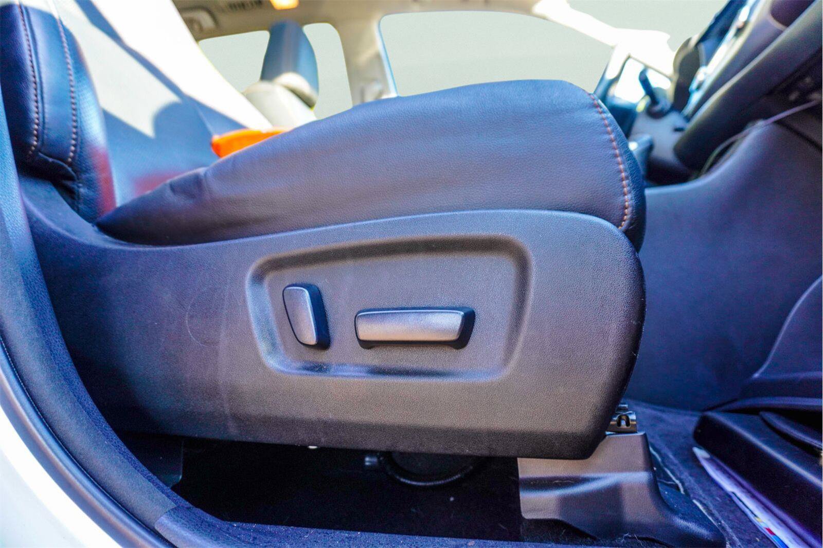 Used 2014 Toyota Highlander Limited Platinum FWD image 22
