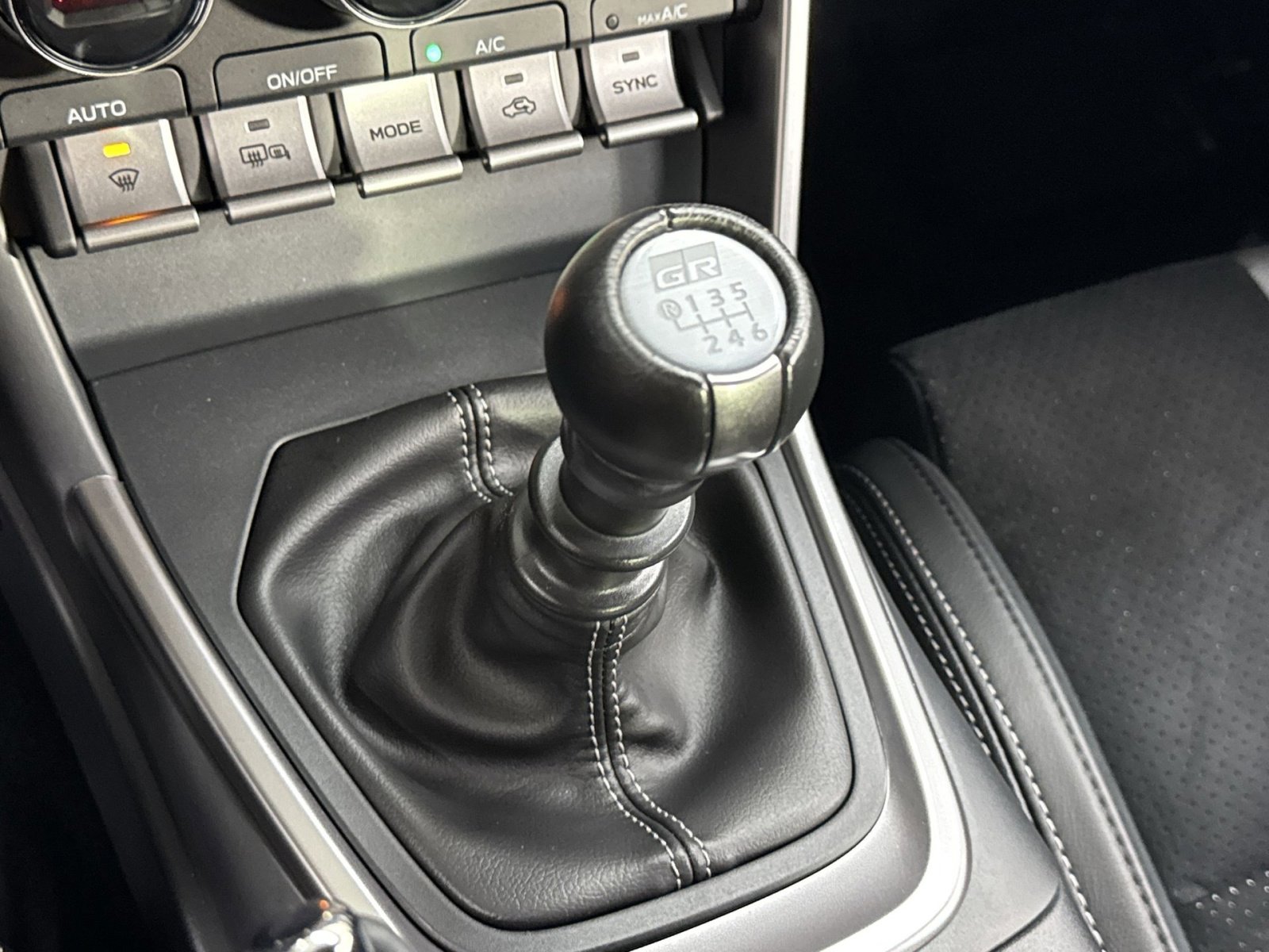 Used 2025 Toyota GR86 Premium w/ Performance Package image 34