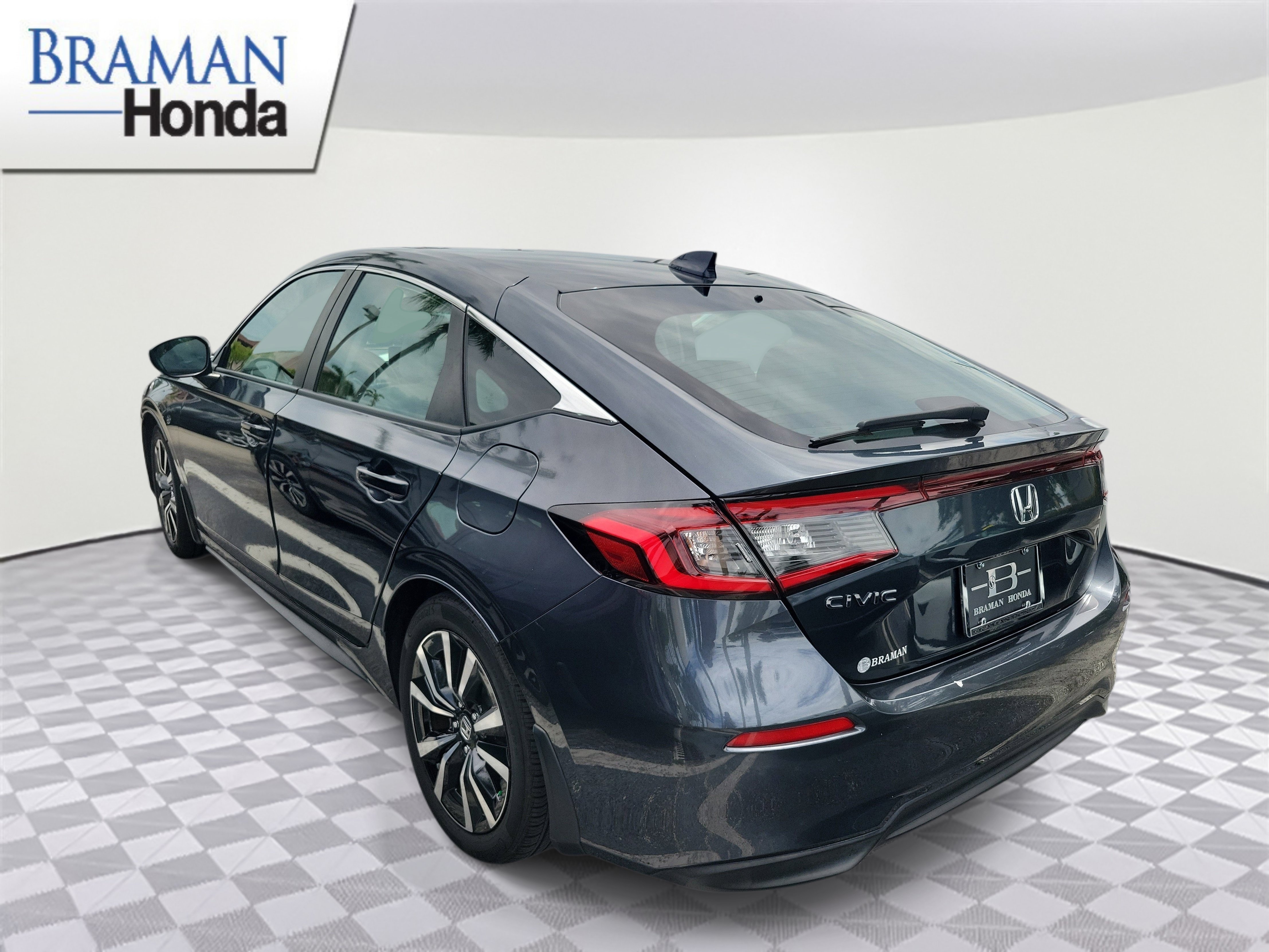 Certified 2024 Honda Civic EX-L image 4